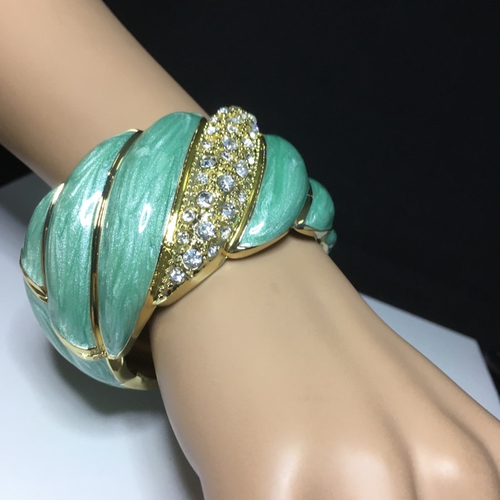 Jewelry - Picture 7 of 7